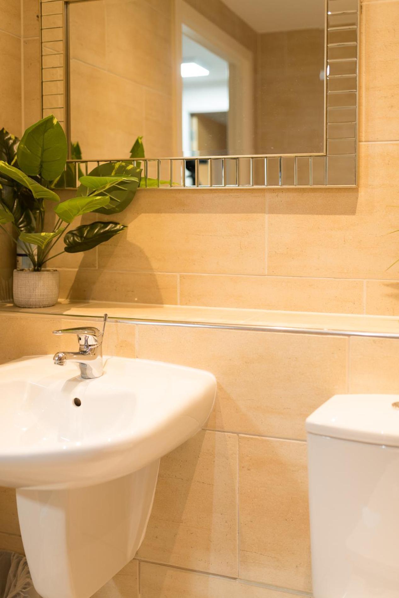 Sidemersey Livings- Convenient And Central 2-Bedroom Haven In L1 Liverpool Luaran gambar